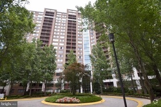 Building Photo - 10101 Grosvenor Pl