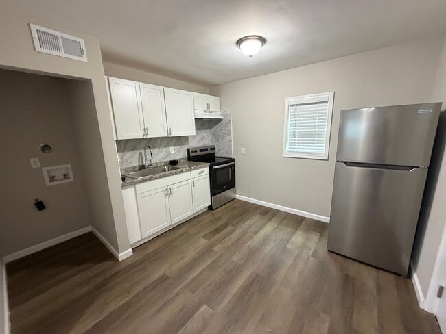Foto del edificio - Room in Apartment on Gresham Park Dr
