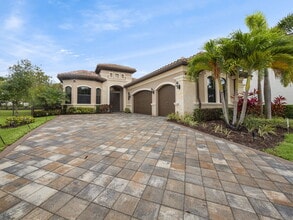 Building Photo - 9931 Bozzano Dr