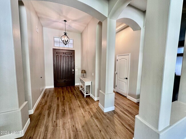 Foto del edificio - 5228 E Bluefield Ave