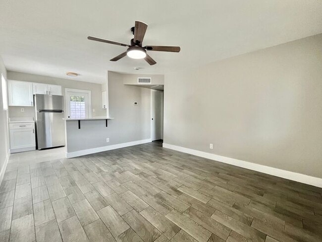 Building Photo - Move In Ready 1 Bed 1 Bath Duplex