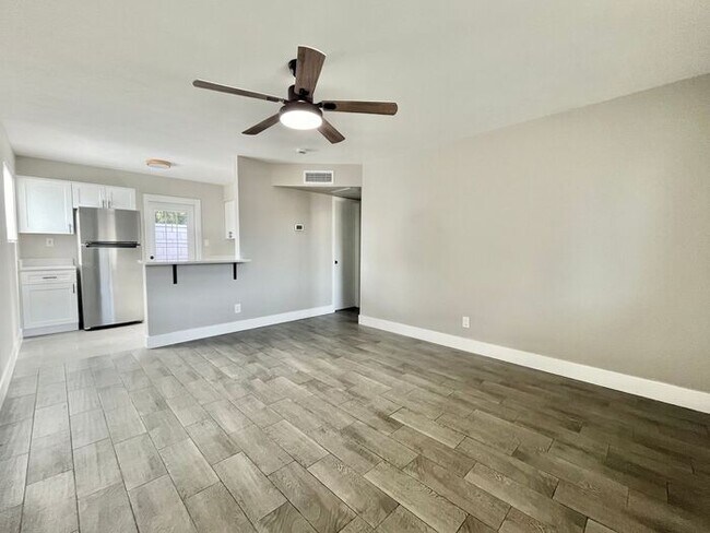 Foto del edificio - Move In Ready 1 Bed 1 Bath Duplex