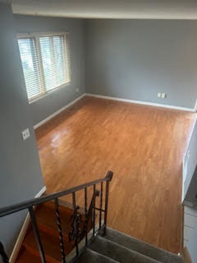 Foto del edificio - 2 Bedroom End Unit Townhome   Move in 5/1 ...