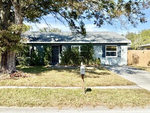 Building Photo - 6475 Cedarbrook Dr