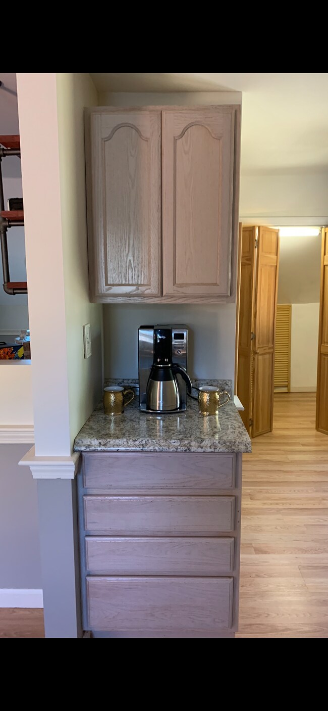 17 Rosewood Ave Unit B, Salem, NH 03079 Apartments in Salem, NH