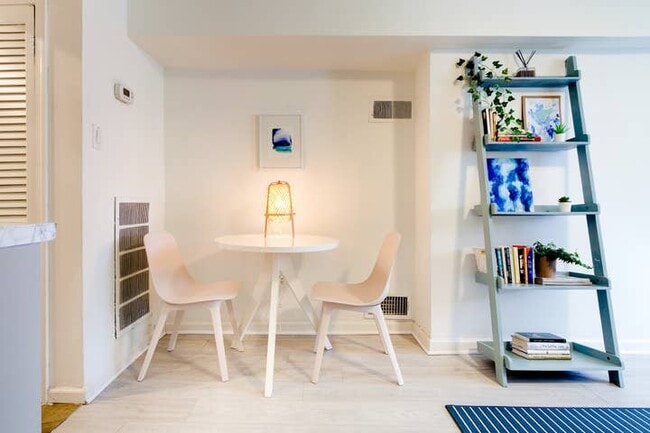 Dining area - 1441 W St NW