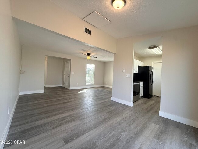 Foto del edificio - 6615 Enzor St