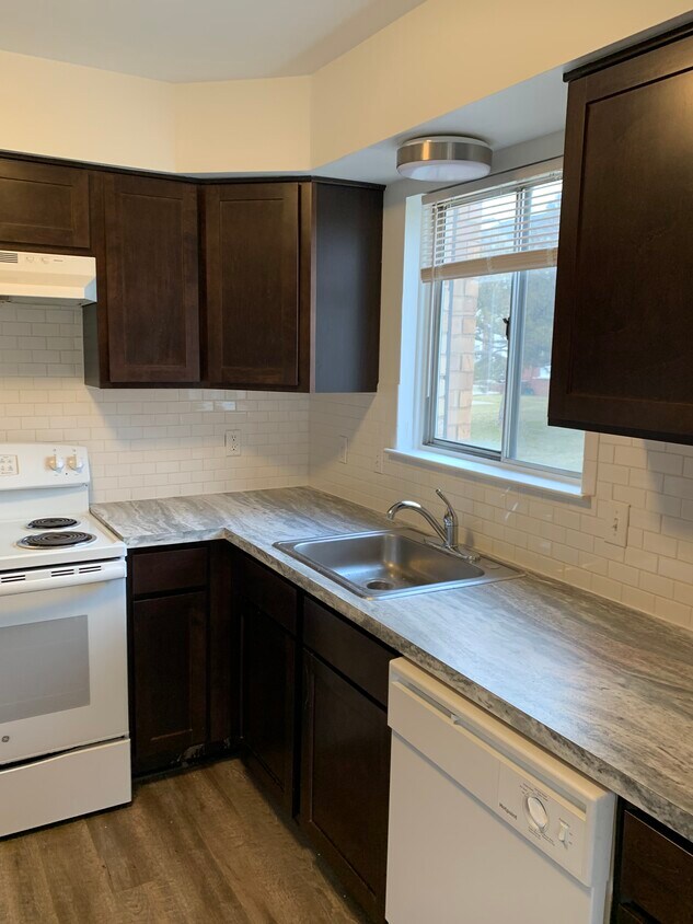 Knollwood Village Apartments Apartments 2130 E Hill Dr Grand Blanc