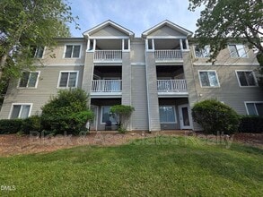 Building Photo - 1411 Collegiate Cir