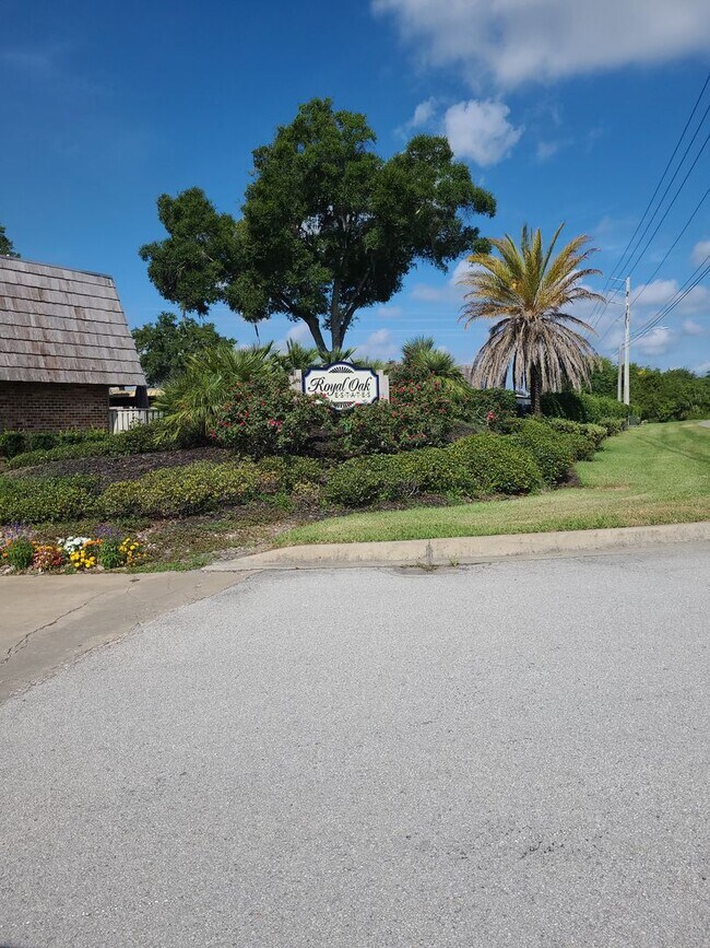 Foto del edificio - 2 Story, 2 Bedroom, 2 1/2 Bath Townhouse
