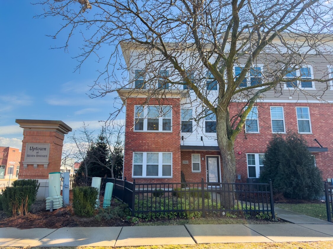 3541 Mulligan Dr, Woodridge, IL 60517 Townhouse for Rent in Woodridge