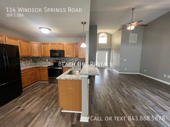 Foto del edificio - 114 Windsor Springs Rd