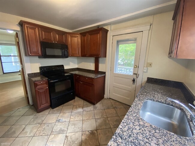 Building Photo - 6 br, 2 bath House - 601 Catherine St