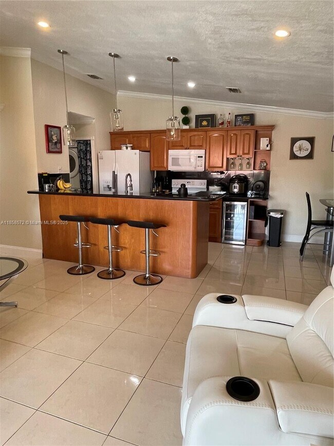 Building Photo - 10650 SW 157th Ct