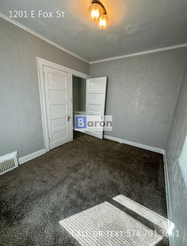 Foto del edificio - 1201 E Fox St