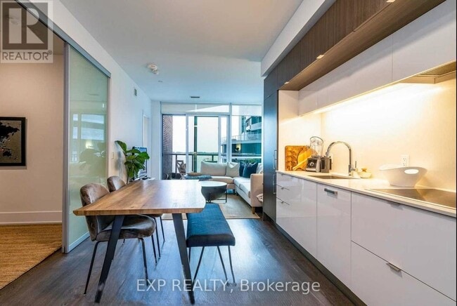 Building Photo - 1 Edgewater Dr