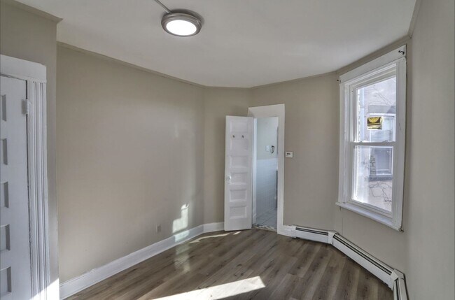 Foto del edificio - 743 Harrison Ave