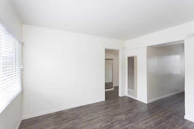 Building Photo - Ocean Beach: Cottage Style One Bedroom w/ ...