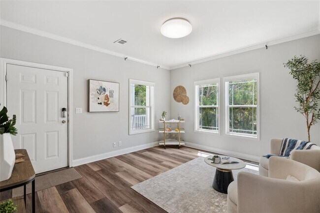 Building Photo - 3082 Phoenix Ave