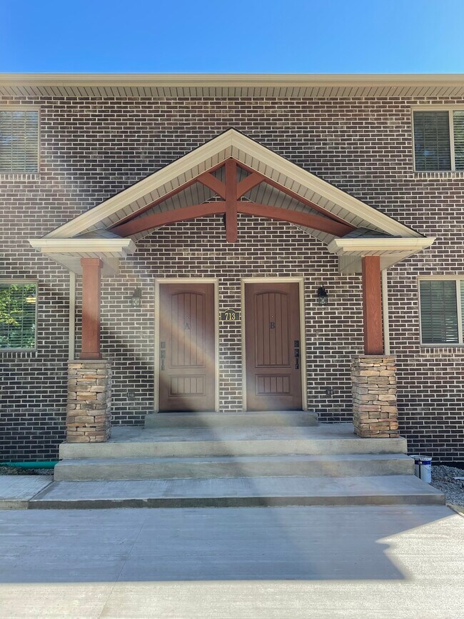 Foto del edificio - 713 Adkins St