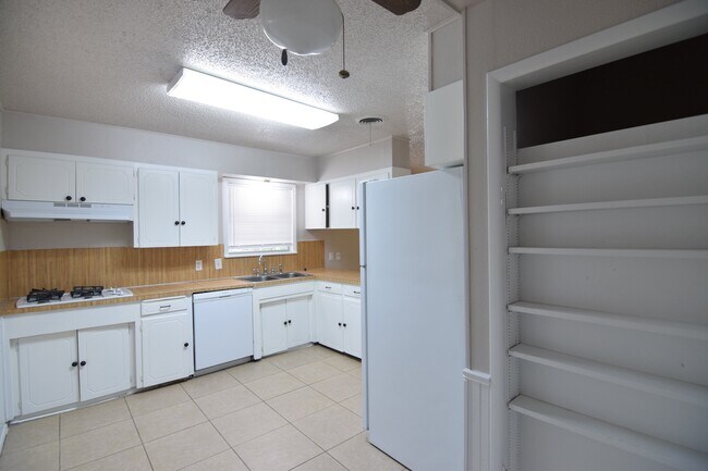Foto del edificio - 3301 Hickory Rd