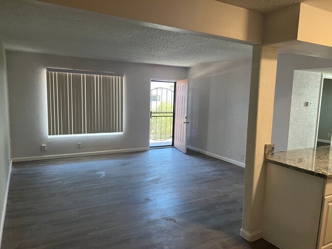 Building Photo - 2 Bedroom 1 Bath In Central Las Vegas