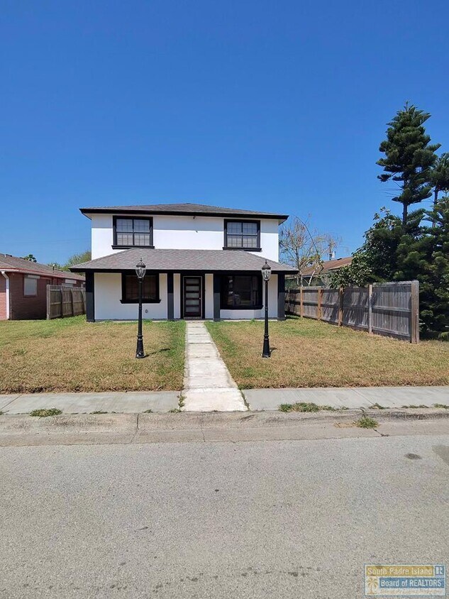 Primary Photo - 1754 Illinois St