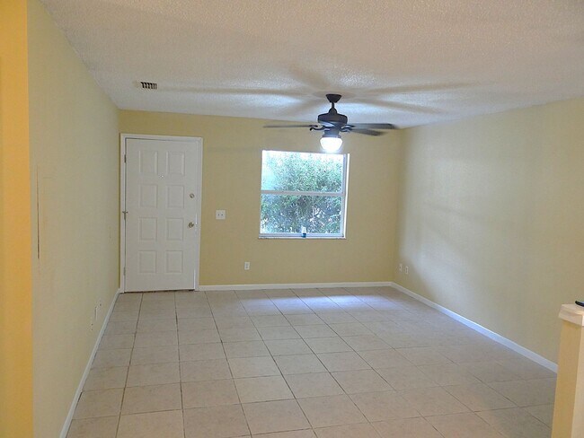 Foto del edificio - Rent is 1/2 price 1st month - 2 bed & 1 bath