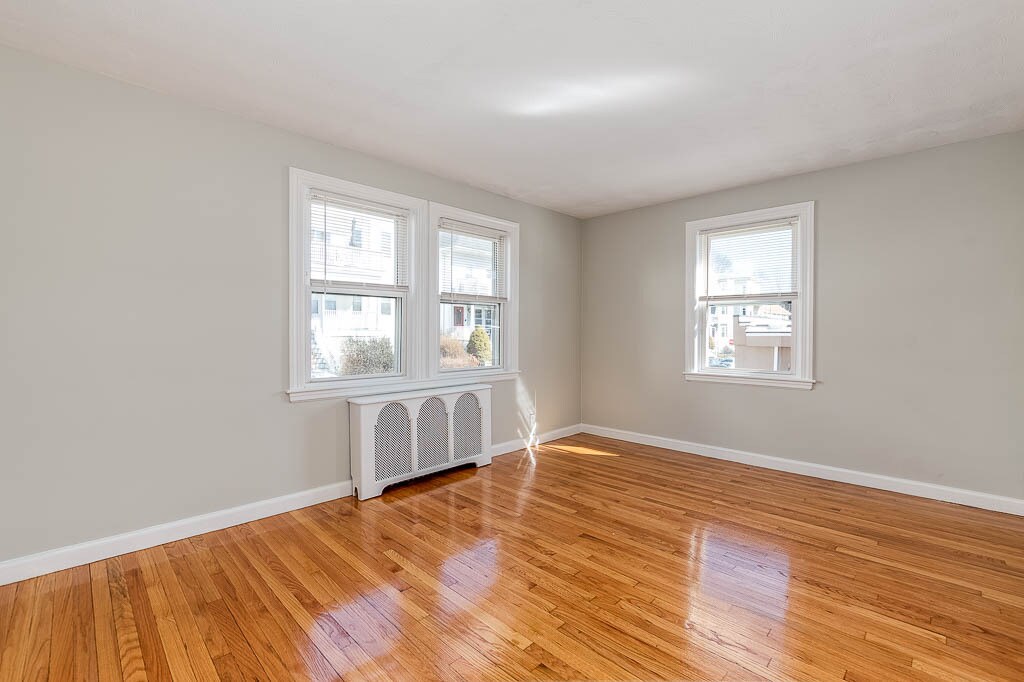 Foto principal - 296 Minot St