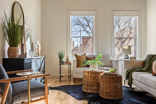 Foto del edificio - Gorgeous loft style condo in Downtown FC!