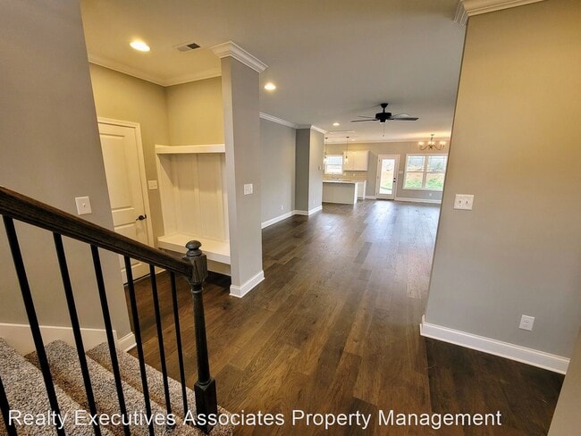 Building Photo - 4 br, 3.5 bath House - 2246 Nora Mae Road