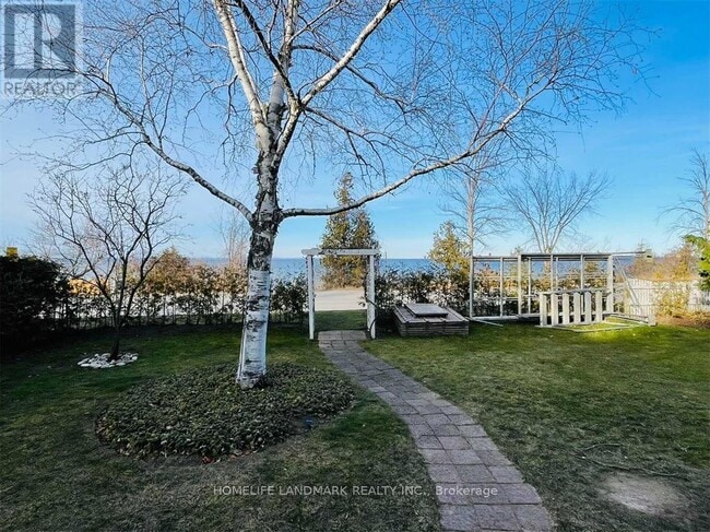 Building Photo - 851 Lake Dr E