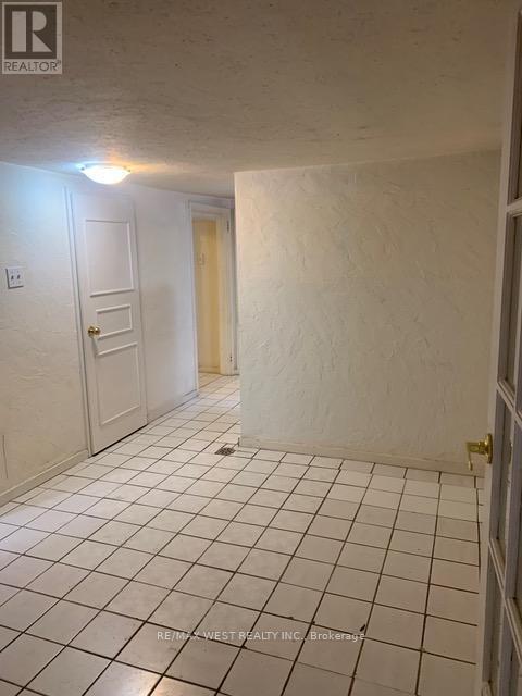 Photo du bâtiment - 730 Logan Ave