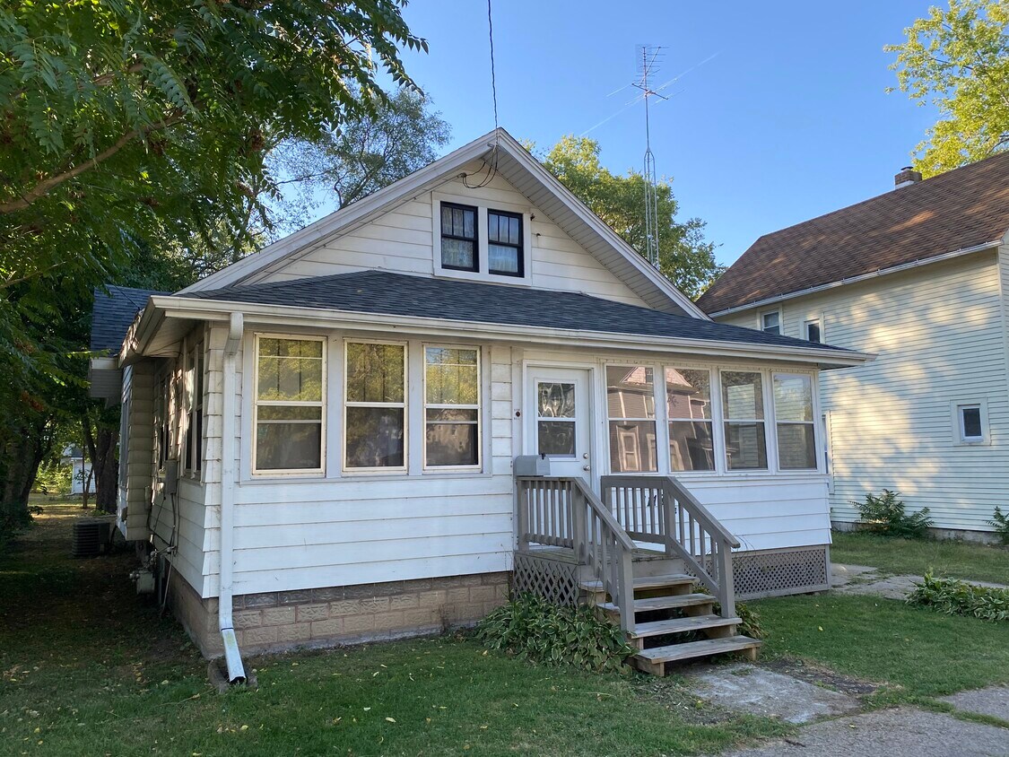 Street View - 1118 W 4th St