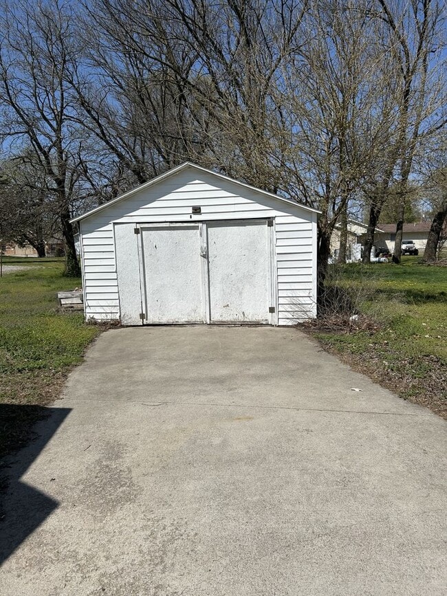 Building Photo - Nice 1 bedroom 1 bath in walking distance to Frontenac School