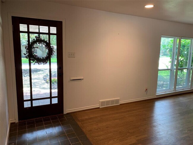 Building Photo - 11208 Pinocchio Dr