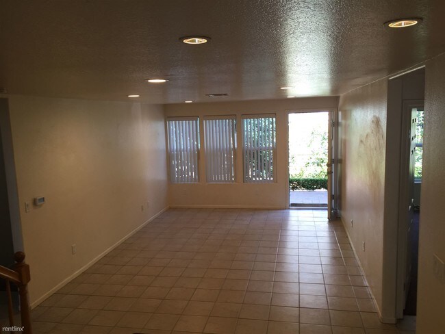 Foto del edificio - 1124 W 28th St