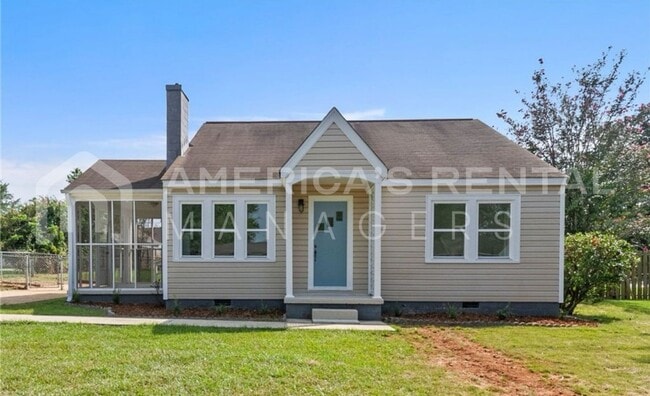 Building Photo - DEPOSIT PENDING! Renovated Home just MINUT...