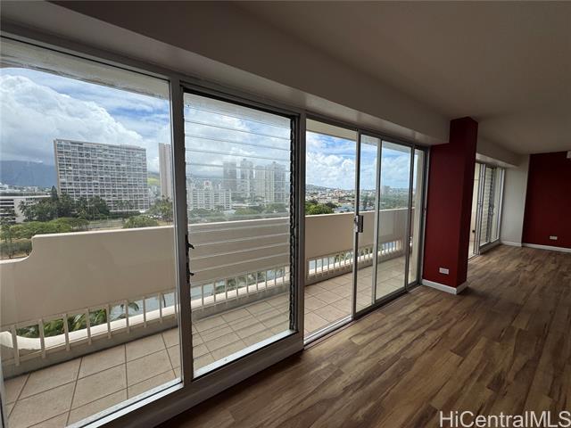 Building Photo - 2085 Ala Wai Blvd