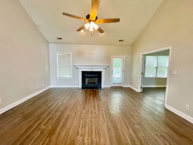 Building Photo - Spacious 3-Bedroom Nest with 2.5 Baths And...