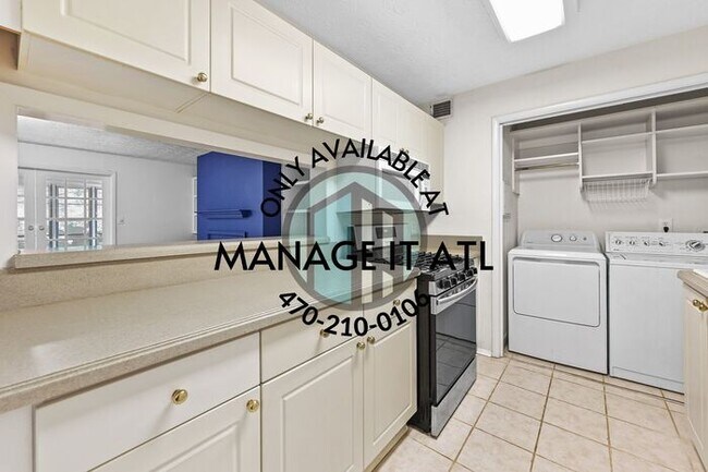 Building Photo - Beautiful 2 Bed/2 Bath Condo located in Bu...