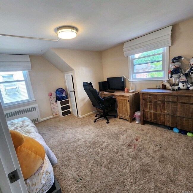 118 Scranton Ave, Lynbrook, NY 11563 House Rental in Lynbrook, NY