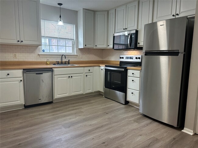 Building Photo - 420 Chapel Ridge Dr