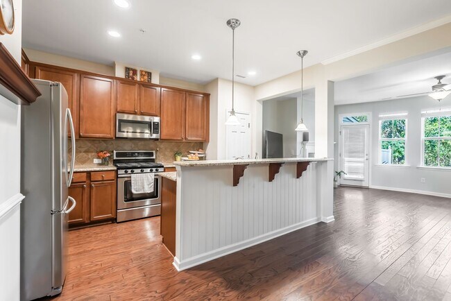 Foto del edificio - Beautiful 3-Bed, 2.5 Bath Townhome Availab...