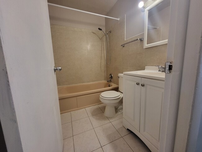 Building Photo - 205 Marian Pkwy