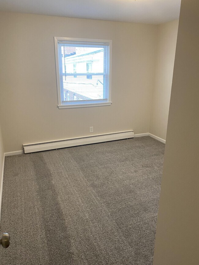 5854 S 31st St Unit 1, Milwaukee, WI 53221 Room for Rent in Milwaukee