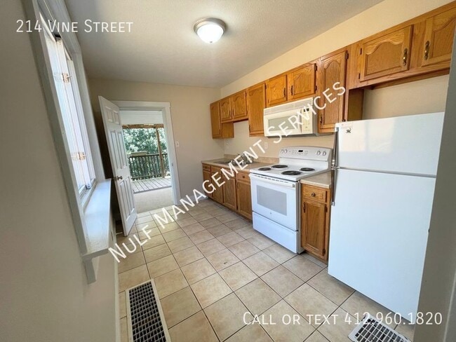 Building Photo - 214 Vine St