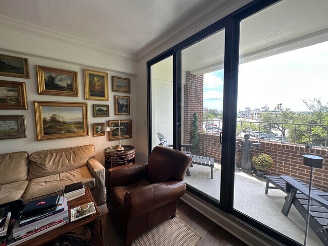 Foto del edificio - 14 Lockwood Dr