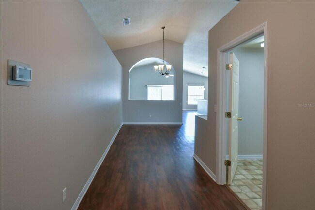 Building Photo - Spacious 3-bed, 2-bathr home with a bonus ...