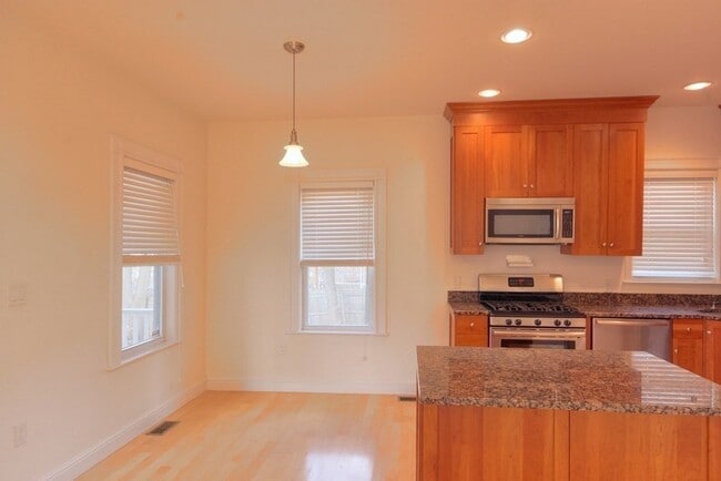 Building Photo - 14 Peterson Terr